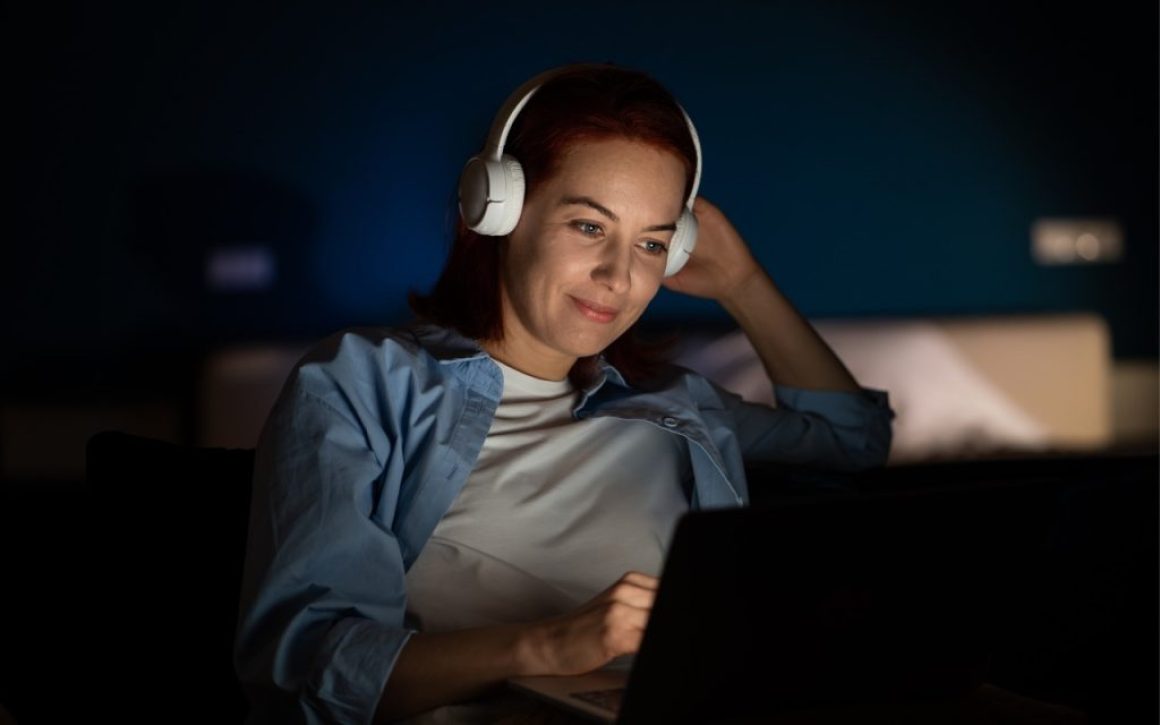 Try macOS 26.2’s Edge Light for Low-Light Video Calls