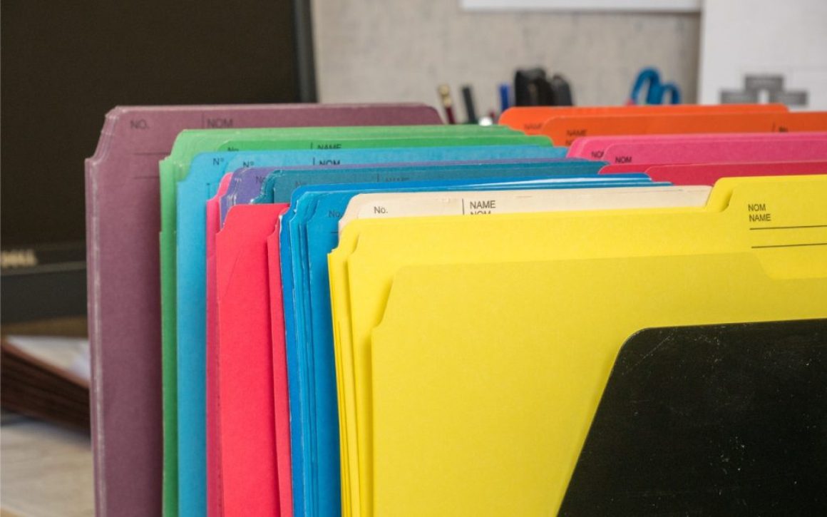 Customize Folder Colors and Icons in macOS 26 Tahoe